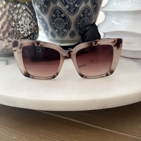 NWOT DIFF Bella lI - Picture 6 of 9